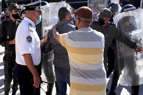 مواطنون يستنكرون إجبارية حيازة جواز التلقيح
