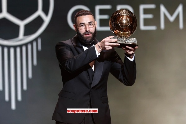 كريم بنزيمة يتوج بالكرة الذهبية لأفضل لاعب سنة 2022