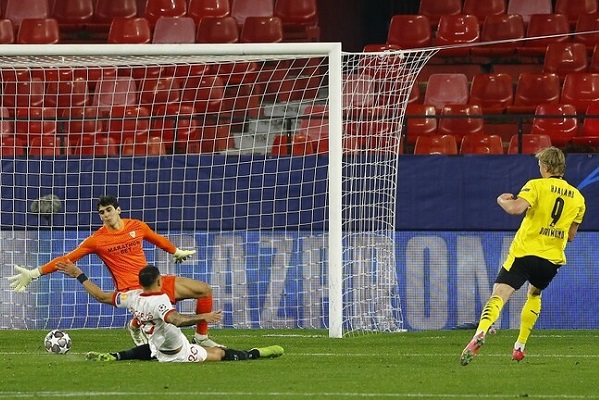 نادي إشبيلية ينهزم امام بوروسيا دورتموند في  ذهاب ثمن دوري أبطال أوروبا لكرة القدم