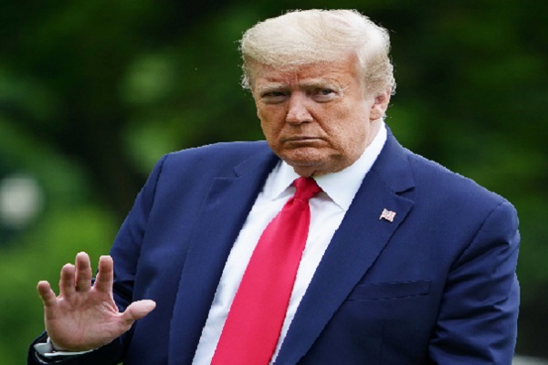 القضاء يوجه تهمة الابتزاز للرئيس الأمريكي السابق دونالد ترامب 