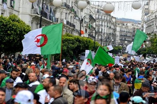 ويستمر الحراك  الشعبي في مواجهة النظام الجزائري للجمعة ال112  