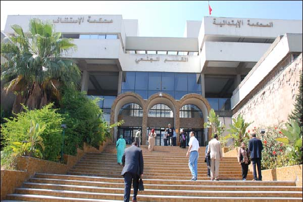 إيداع مدير مؤسسة بنكية ومسؤولين آخرين السجن على خلفية شبهة تورطهم في ملف النصب