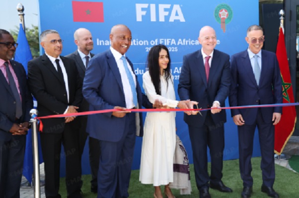 قص شريط افتتاح مكتب الاتحاد الدولي لكرة القدم في إفريقيا بسلا