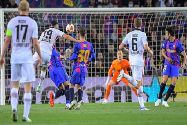 إينتراخت فرانكفورت الألماني يهزم برشلونة ويتأهل الى المربع الذهبي من دوري ابطال أوروبا