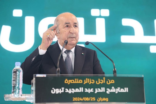 الرئيس تبون يضحك على الذقون: 