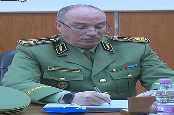 تنزيل رتبة القائد السابق لجهاز المخابرات من جنرال الى جندي بسيط  