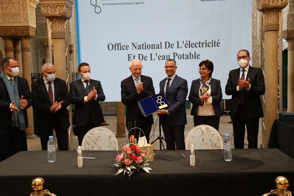 أول براءة اختراع بالمغرب لتفقد خطوط نقل الكهرباء بطائرات الدرون
