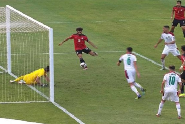 الفراعنة يرغمون الأسود على حزم حقائبهم للعودة الى عرينهم بخفي حنين