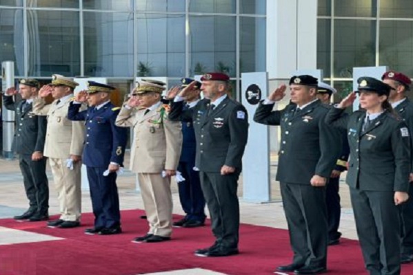 الجنرال دوكور دارمي فاروق بلخير يتباحث مع رئيس أركان قوات الدفاع الإسرائيلية