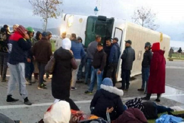 مصرع امرأة وإصابة 18 عاملة في حادث انقلاب حافلة بمارتيل