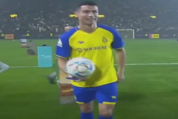 فريق النصر السعودي يقدم نجمه الجديد الدولي البرتغالي كريستيانو رونالدو