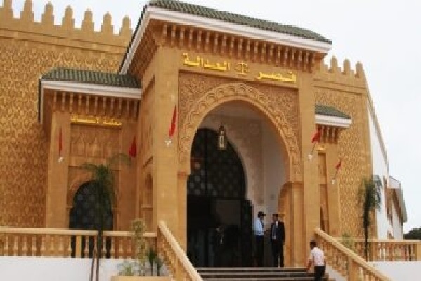  فاس / متابعة خمسة عسكريين في حالة اعتقال بتهم تتعلق بالارتشاء وحيازة ونقل المخدرات 