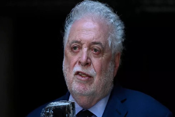 استقالة وزير الصحة الأرجنتيني بعد الكشف عن تلقي أصدقاء له لقاح فيروس كورونا قبل بدء حملة التطعيم