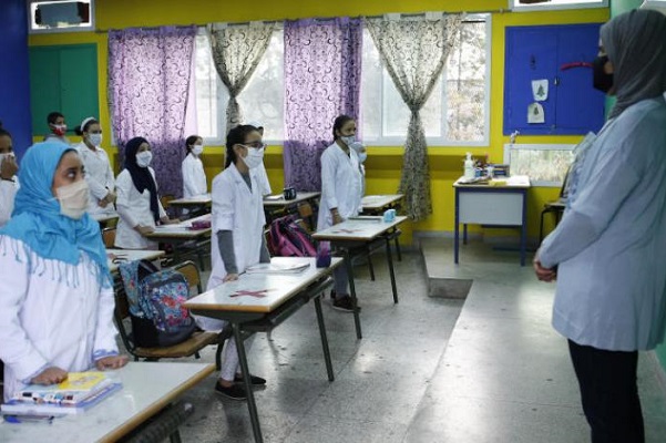خبراء يحذرون من إغلاق المدارس بسبب جائحة كوفيد