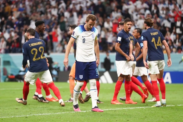 المنتخب الفرنسي يطيح بنظيره الإنجليزي ويضرب موعدا مع الأسود في المربع الذهبي