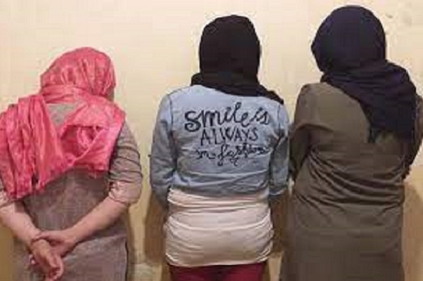 عصابة نساء تروع مدينة صفرو بتعدد السرقات من داخل محلات تجارية