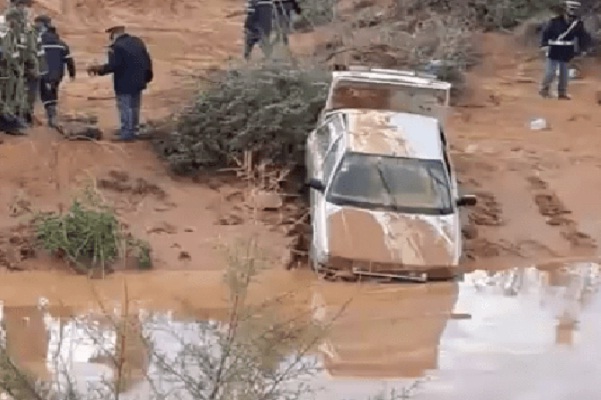 كلميم / انتشال جثة احد ضحايا غرق سيارة جرفتها مياه واد صياد