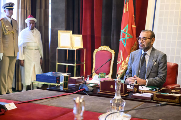 الملك يترأس مجلسا وزاريا ويعين عددا من السفراء والولاة والعمال والمدراء