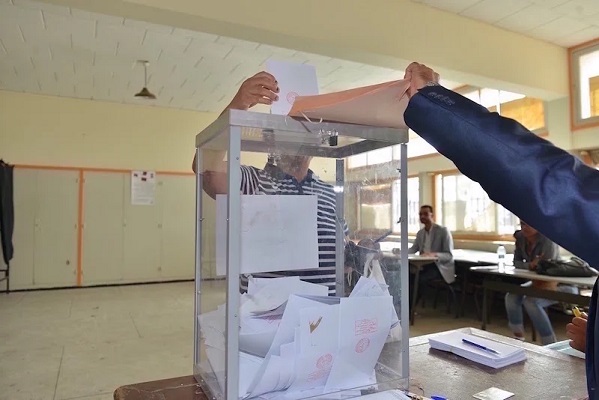 مراجعة اللوائح الانتخابية العامة والخاصة بالغرف المهنية