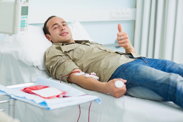 فوائد وشروط التبرع بالدم