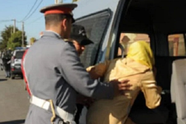 امرأة تخدر زوجها لاستقبال زبائنها على فراش الزوجية 