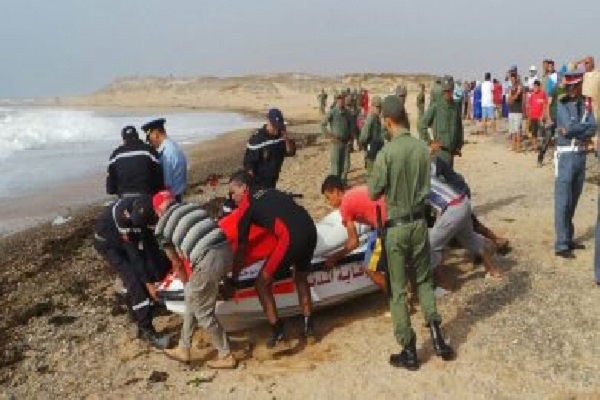 تحطم قارب معد للهجرة غير الشرعية في مصب واد الشراط يخلف مصرع 4 اشخاص وإصابة 3 اخرين