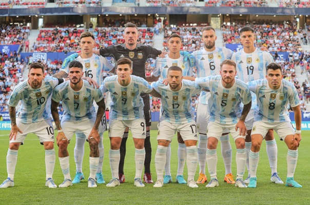 منتخب الأرجنتين يطيح بنظيره الأسترالي ويضرب موعدا مع هولاندا في دور ربع النهائي