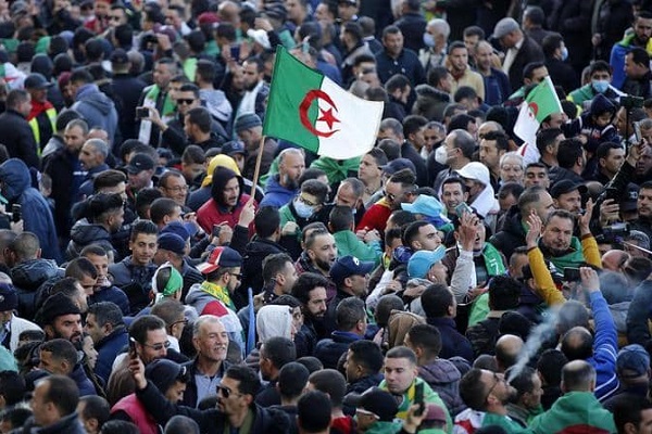الجزائر فوق صفيح ساخن ...اعتقالات بالجملة في صفوف المشاركين في الحراك الشعبي