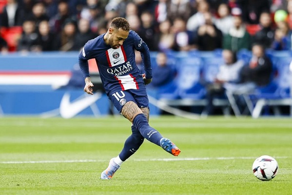 النجم البرازيلي نيمار داسيلفا يلتحق رسميا بصفوف نادي الهلال السعودي