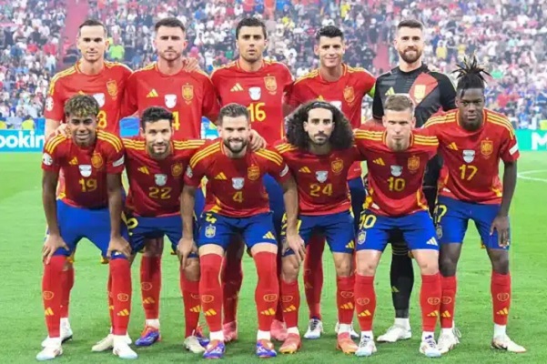 منتخب الراس الأخضر يقف سدا منيعا في وجه الروخا بطل أوروبا ويرغمه على التعادل السلبي