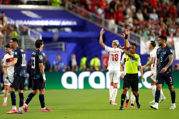 تأهل منتخب الباراغواي وحجز تذكرة عودة نظيره التركي الى بلاده مبكرا 